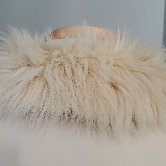 EIVISSA WOMEN'S puffer vest. Size small. Good used condition. Cream, pink & Blue - Picture 6 of 9